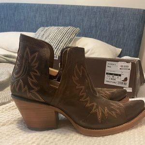 Ariat Dixon Western Bootie 7.5 wide worn once